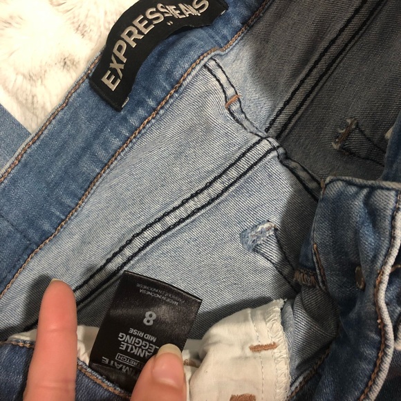 Express - Picture 3 of 3